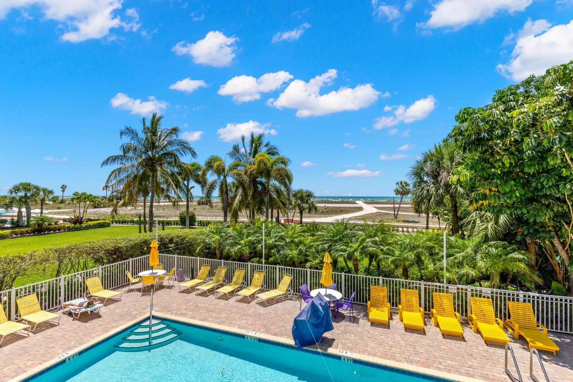 South Beach Oceanfront Resort Сант Пит Бич Номер фото