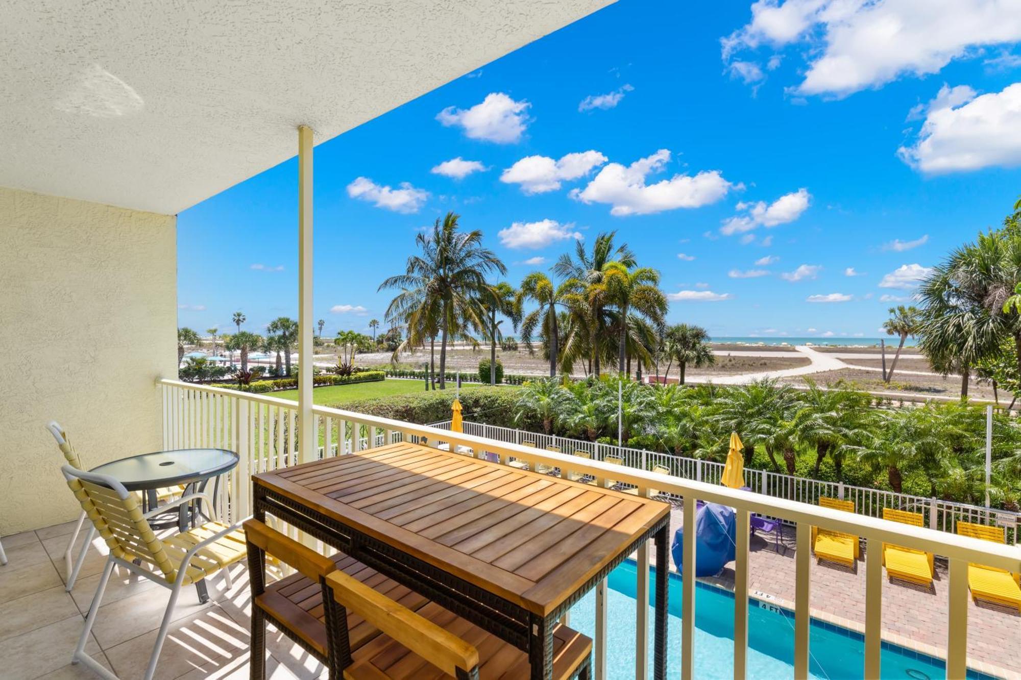 South Beach Oceanfront Resort Сант Пит Бич Номер фото