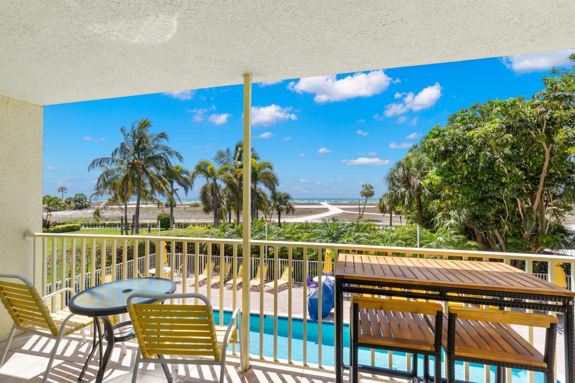 South Beach Oceanfront Resort Сант Пит Бич Номер фото